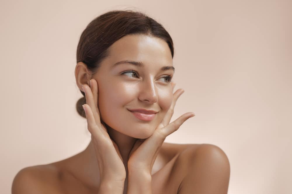 Beauty portrait of a woman with clean, healthy skin showcasing facial radiance, representing the results of Aquafirme XS treatment for skin hydration and rejuvenation.